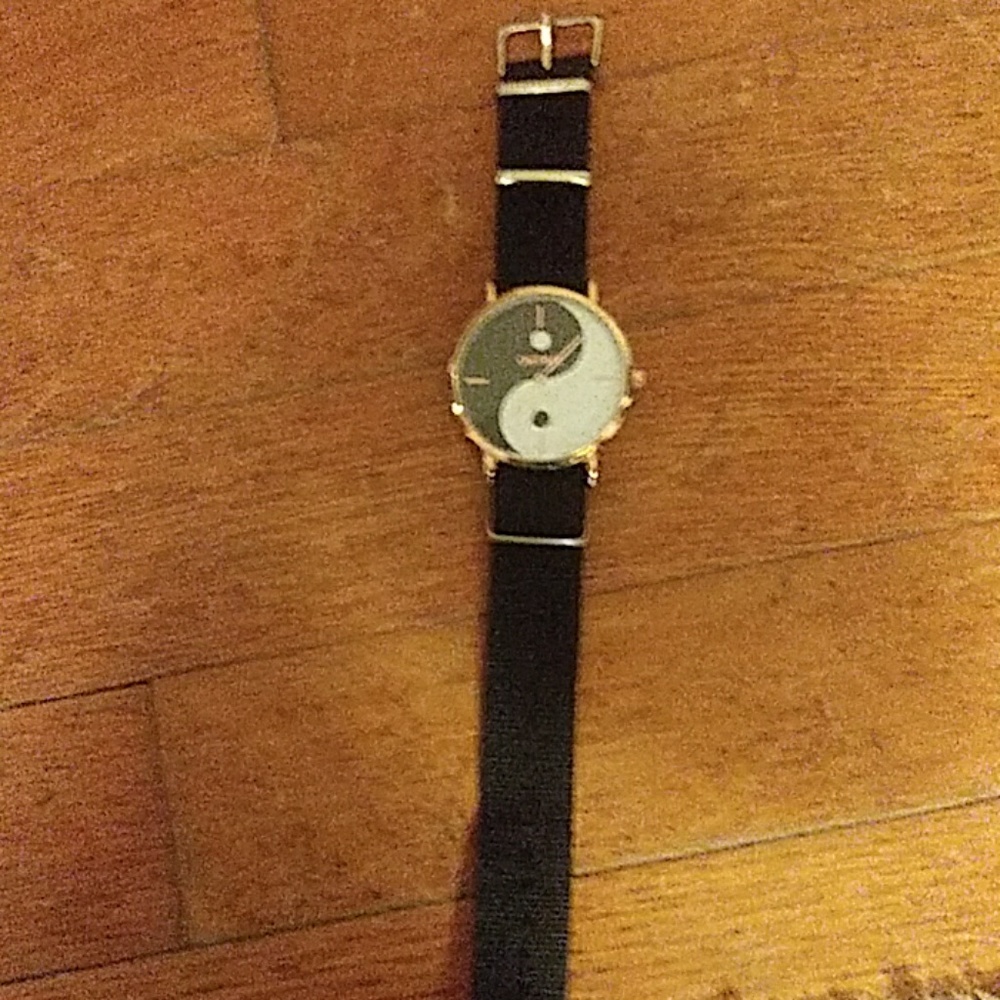 Watch - Picture 2 of 3
